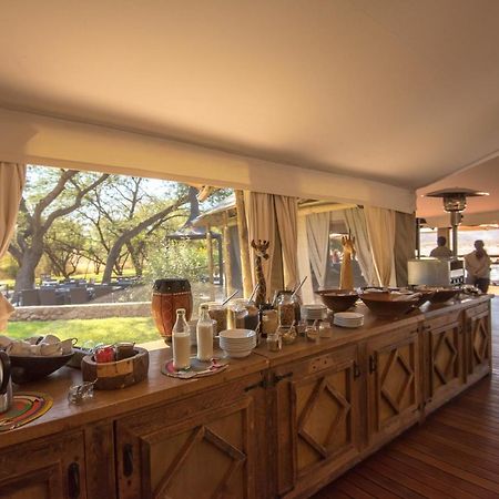 Tau Game Lodge มาเดิคเวเกมรีเซิร์ฟ ภายนอก รูปภาพ