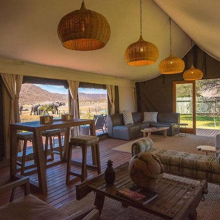 Tau Game Lodge มาเดิคเวเกมรีเซิร์ฟ ภายนอก รูปภาพ