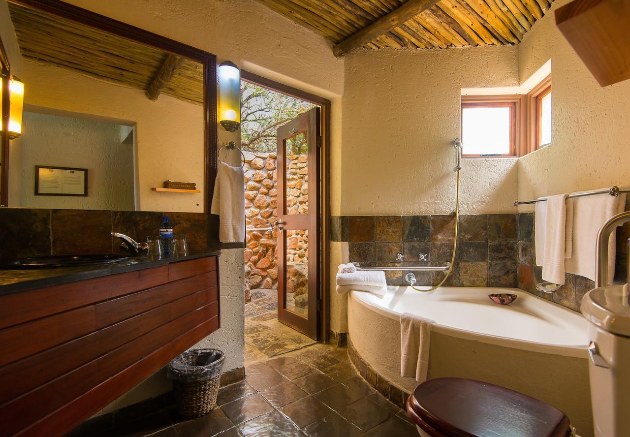 Tau Game Lodge มาเดิคเวเกมรีเซิร์ฟ ภายนอก รูปภาพ