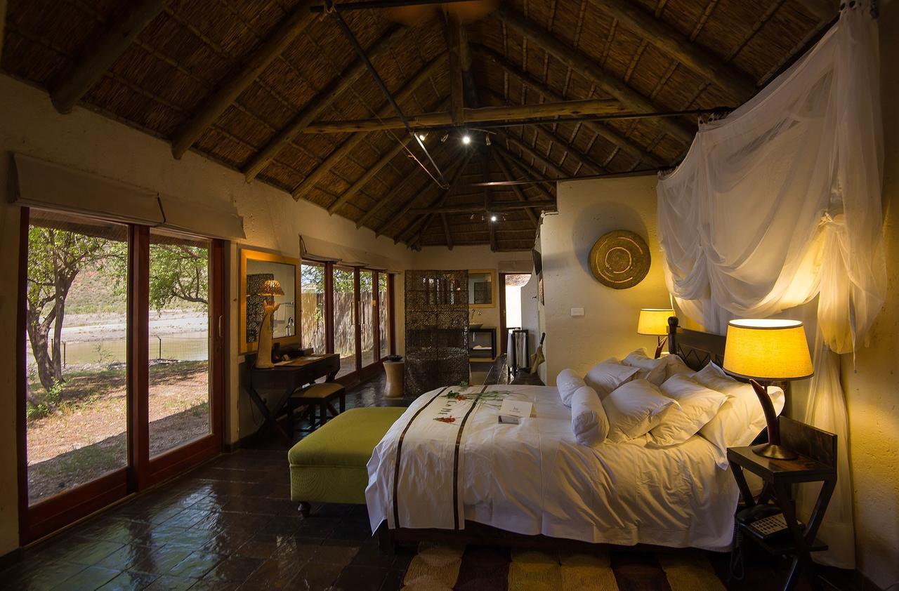 Tau Game Lodge มาเดิคเวเกมรีเซิร์ฟ ภายนอก รูปภาพ