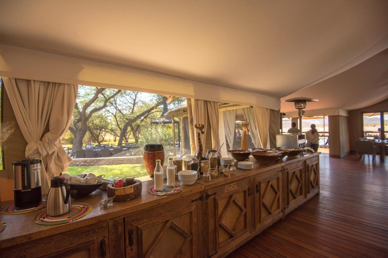Tau Game Lodge มาเดิคเวเกมรีเซิร์ฟ ภายนอก รูปภาพ